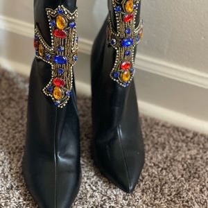Beautiful Aviator Pointed Boot with cross embellishment ❤️